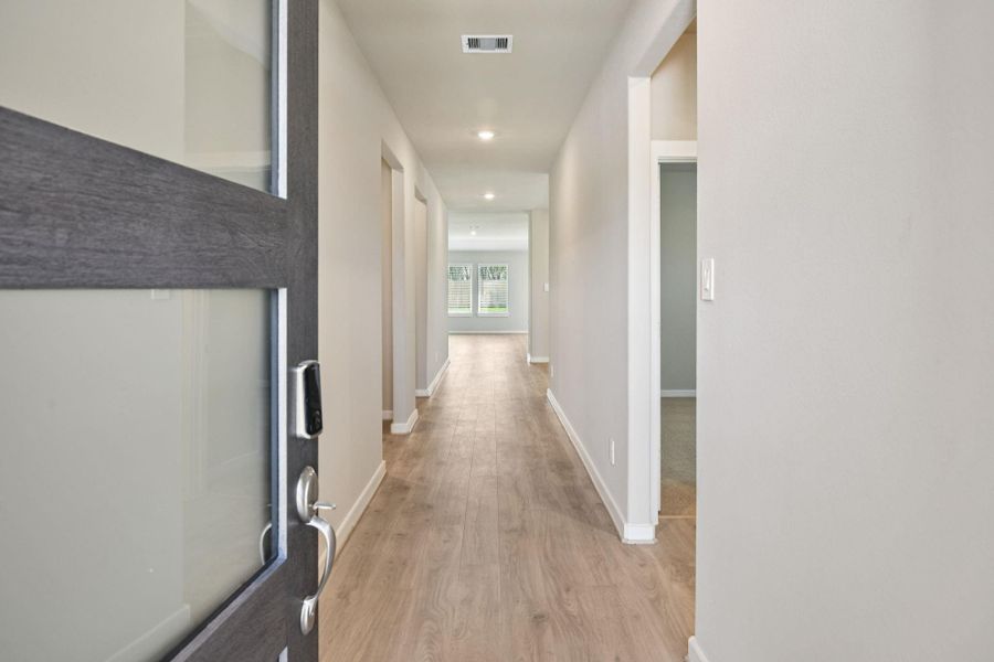 Spacious, unfurnished interior of a new home in Stewart's Ranch, Conroe (Image 36). Spacious, unfurnished interior of a new home in Stewart's Ranch, Conroe (Image 36).