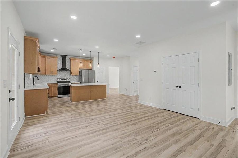 Spacious, unfurnished interior of a new home in , Forest Park (Image 18). Spacious, unfurnished interior of a new home in , Forest Park (Image 18).