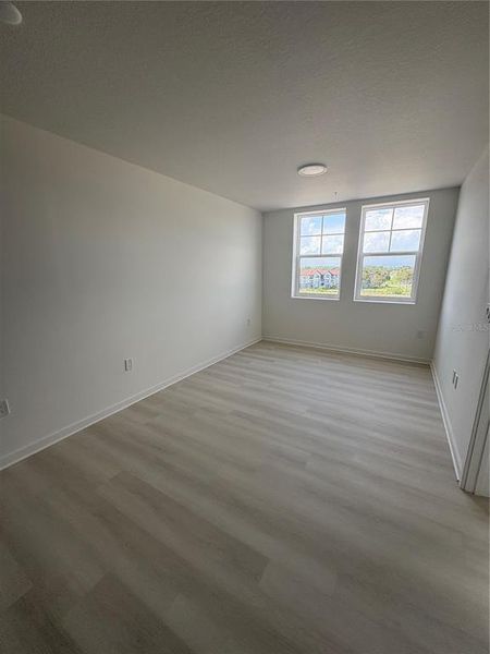 Spacious, unfurnished interior of a new home in , Orlando (Image 7).