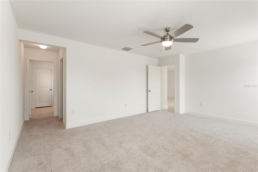 Spacious, unfurnished interior of a new home in , Davenport (Image 23).