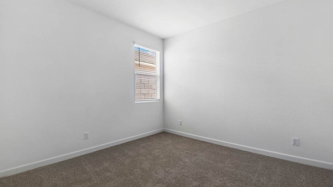 Spacious, unfurnished interior of a new home in Quail Ranch, San Tan Valley (Image 21).