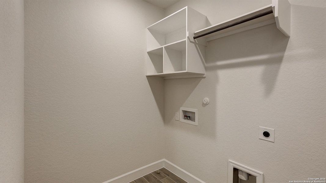 Spacious, unfurnished interior of a new home in Ladera, San Antonio (Image 18).