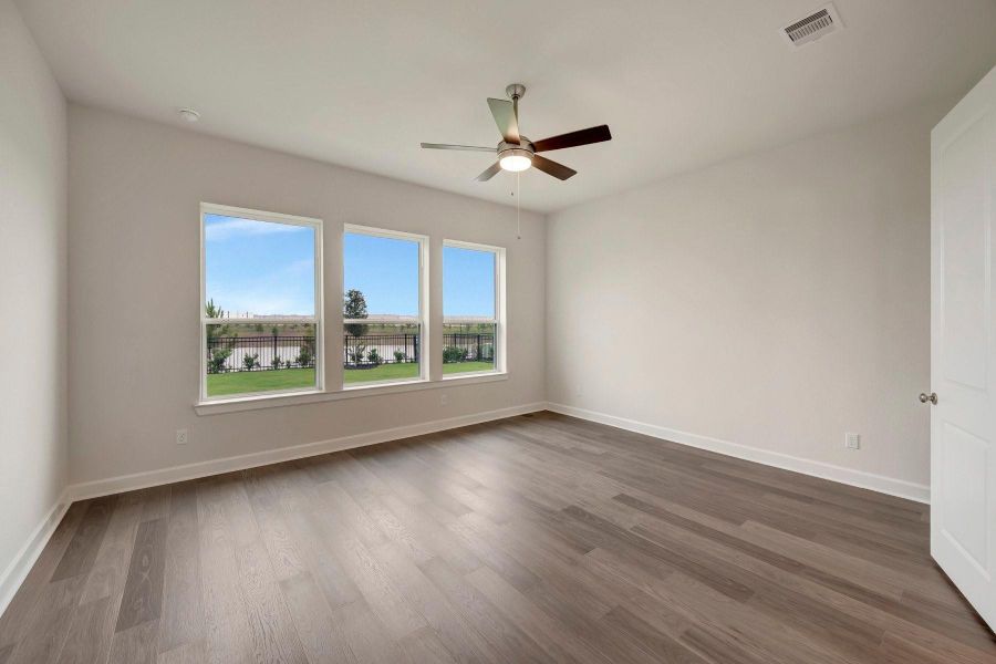Spacious, unfurnished interior of a new home in Jordan Ranch - Premier Collection, Fulshear (Image 28).