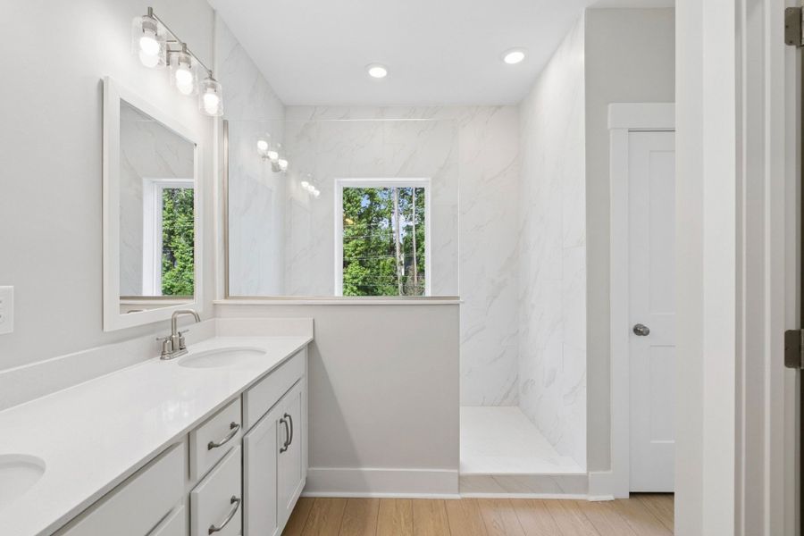 The Greenbelt - Owner's Bath