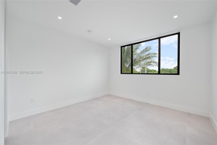 Spacious, unfurnished interior of a new home in , Miami (Image 21).