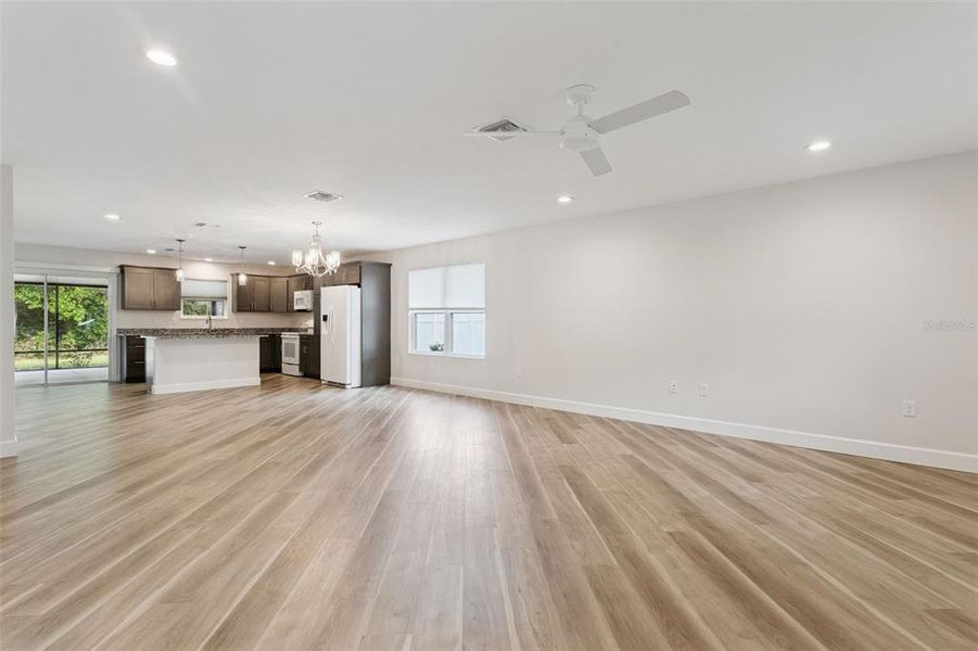 Spacious, unfurnished interior of a new home in , Tavares (Image 12).