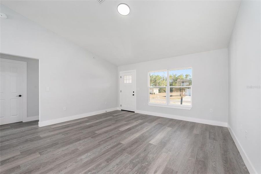 Spacious, unfurnished interior of a new home in , Dunnellon (Image 27).