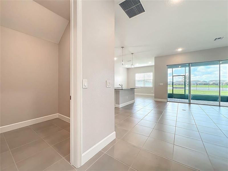 Spacious, unfurnished interior of a new home in , Winter Garden (Image 31).