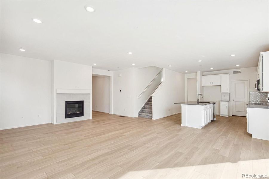 Spacious, unfurnished interior of a new home in Turnberry, Commerce City (Image 29).