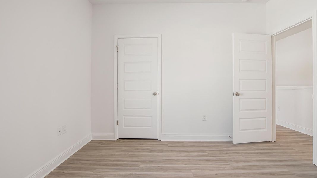 Spacious, unfurnished interior of a new home in Bayside at Ward Creek, Panama City Beach (Image 25).