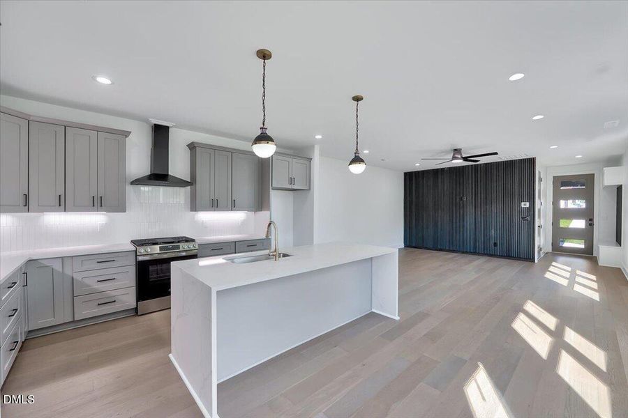 14-732 Hopkins St-14