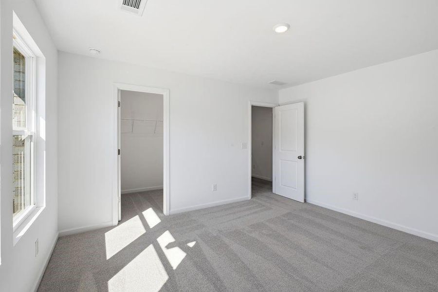 Spacious, unfurnished interior of a new home in Falls Creek, Flowery Branch (Image 26).
