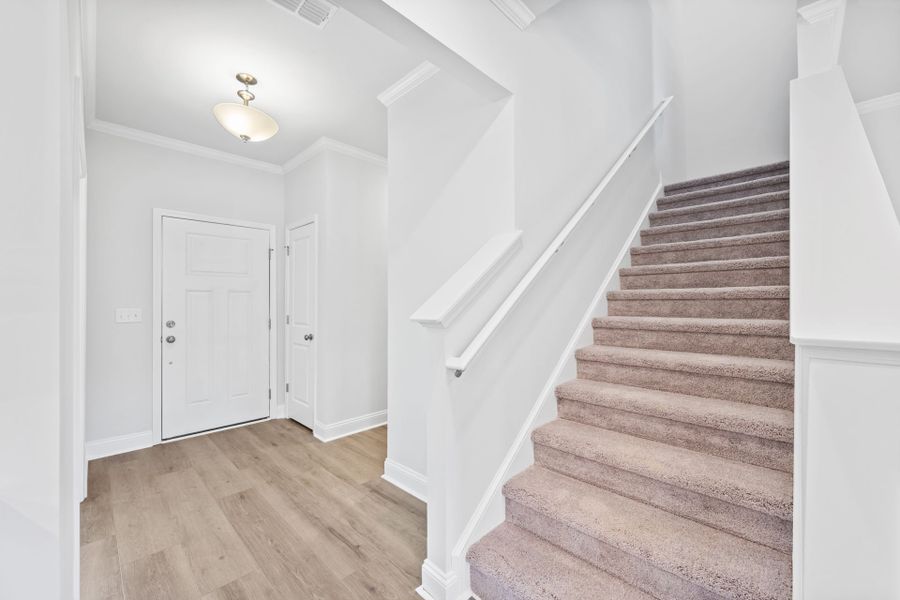 Spacious, unfurnished interior of a new home in Carriage Estates, Lexington (Image 27).