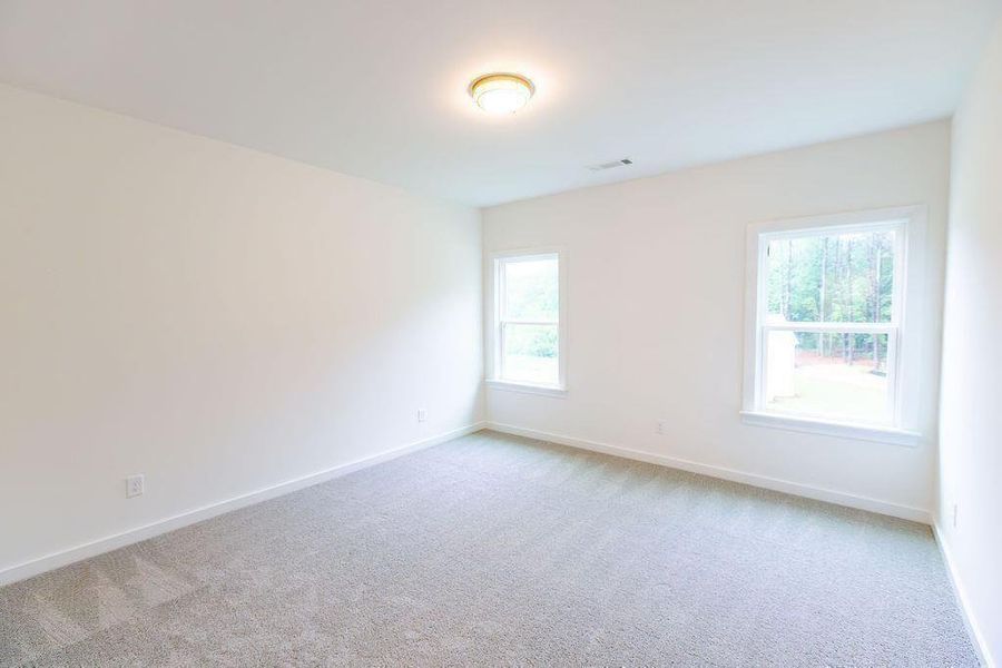Spacious, unfurnished interior of a new home in , Gainesville (Image 33).