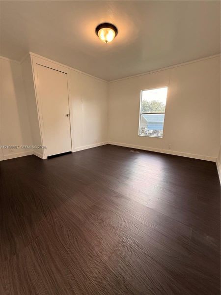 Spacious, unfurnished interior of a new home in , Moore Haven (Image 9).