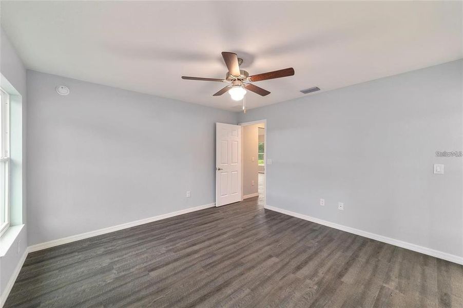 Spacious, unfurnished interior of a new home in , Dunnellon (Image 13).