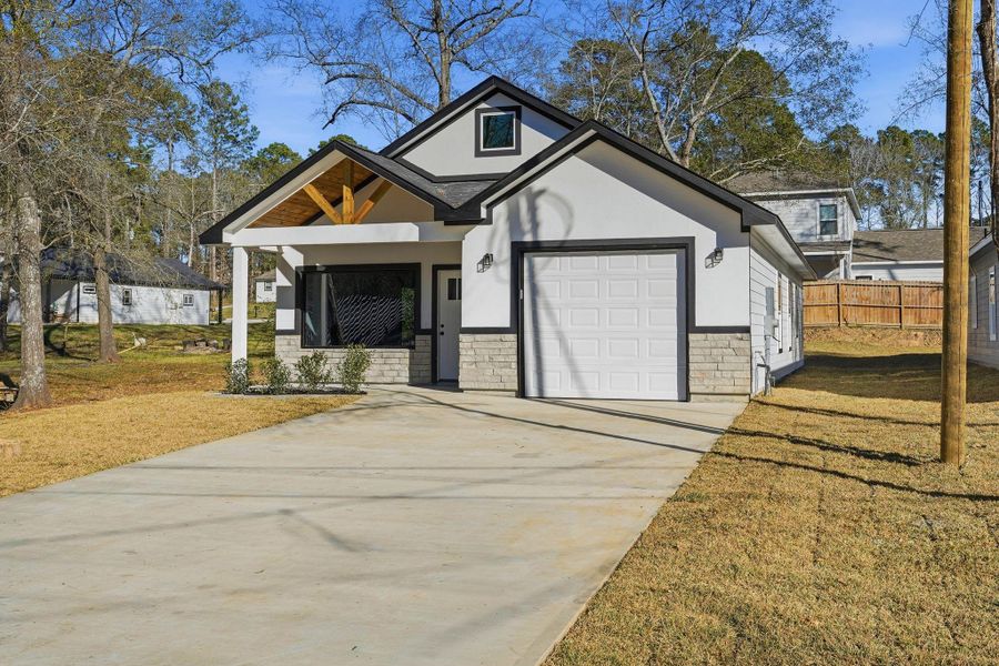 Front exterior of a new home in , Willis, TX, highlighting curb appeal (Image 18).