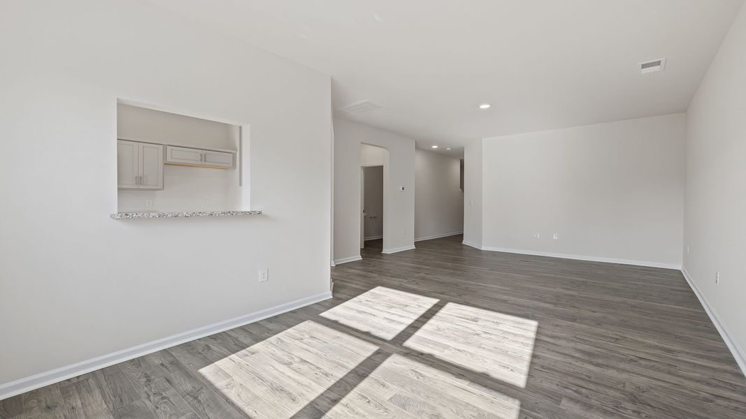 Spacious, unfurnished interior of a new home in Tanglewood Townes, Greenville (Image 15).