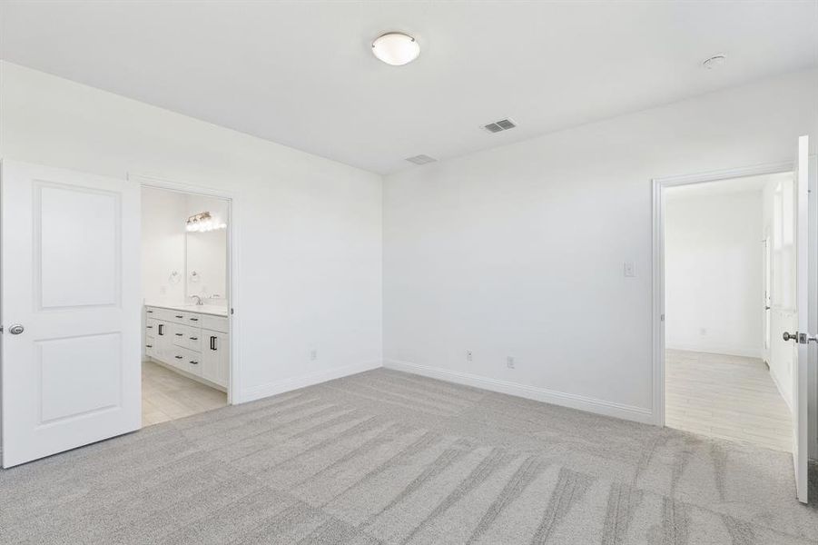 Spacious, unfurnished interior of a new home in Bellagio, Forney (Image 13).