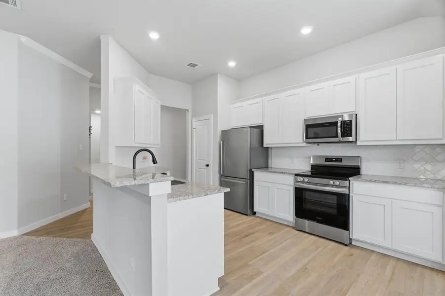 Furnished interior view inside a new home in Trail Creek, Cleburne (Image 6).