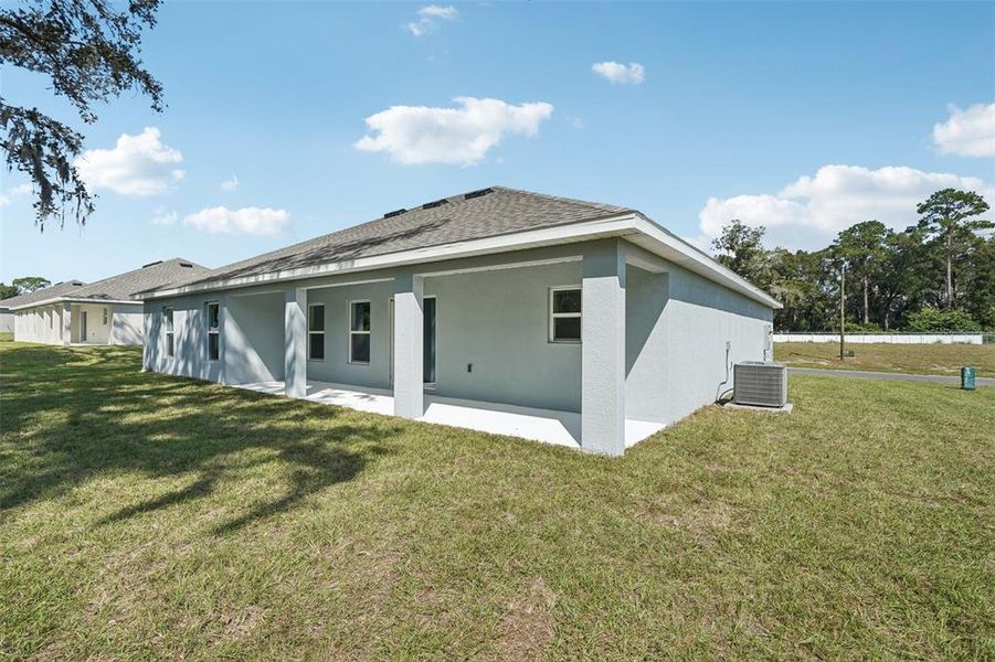 Exterior details and patio area of a home in Sable Run, Ocala (Image 15).