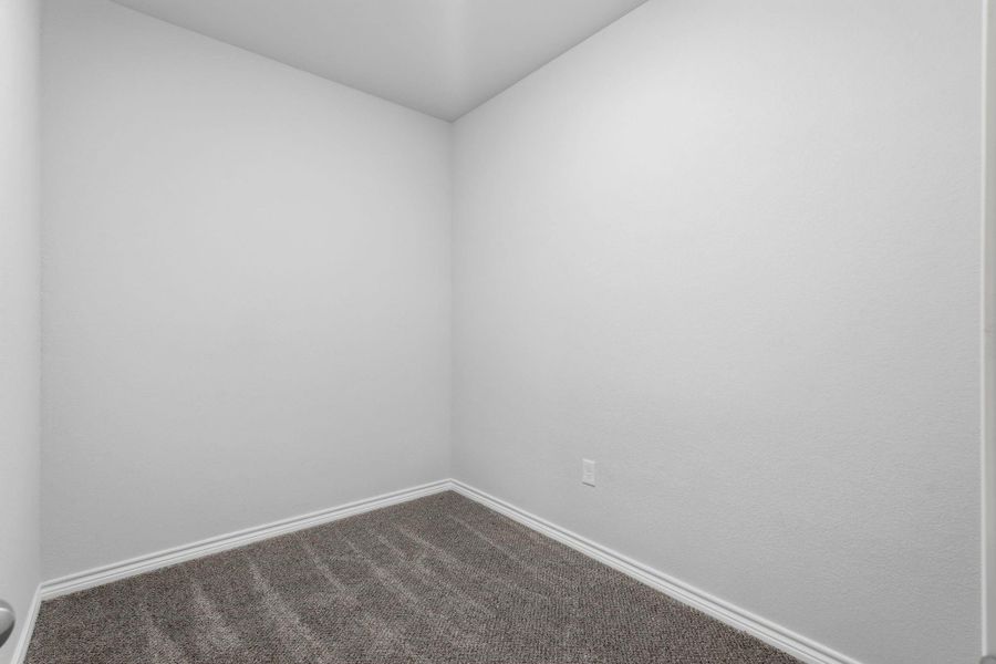 Spacious, unfurnished interior of a new home in Arrowhead Lakes, Willis (Image 28).