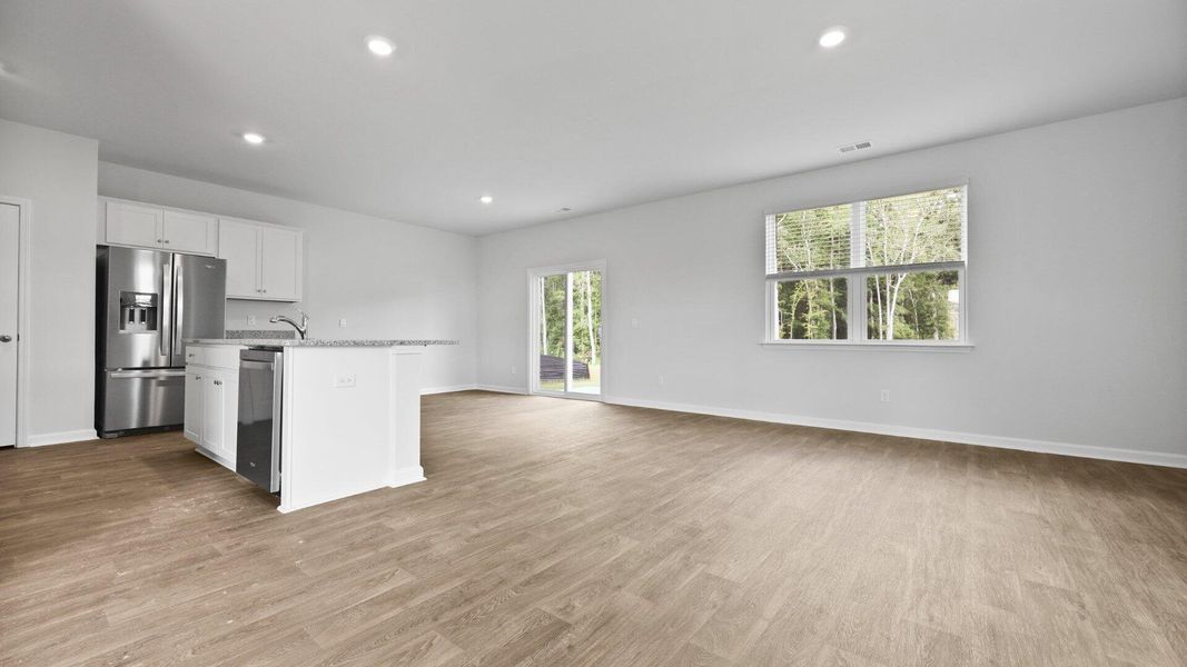 Spacious, unfurnished interior of a new home in , Summerville (Image 17).