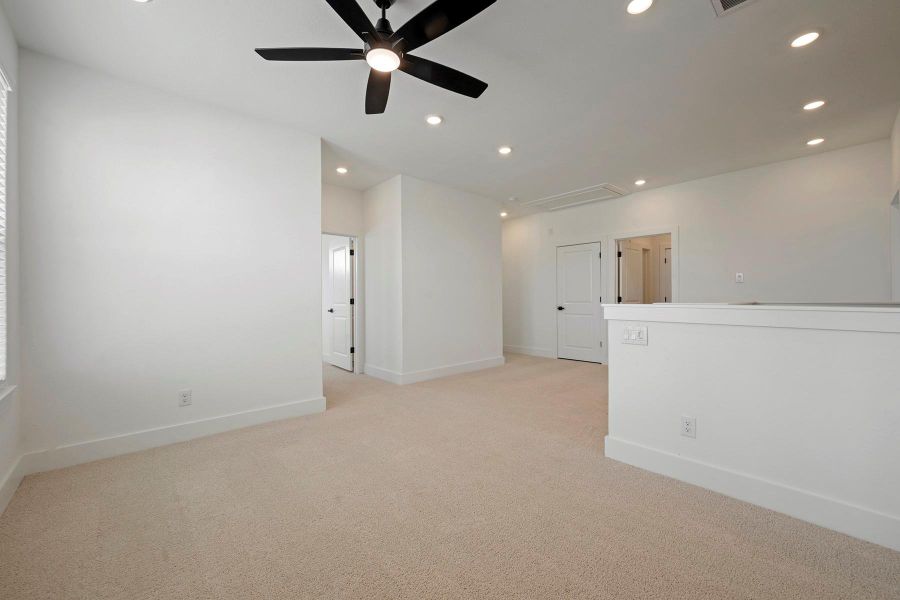 Spacious, unfurnished interior of a new home in Hallimore Ranch, Rosenberg (Image 15). Spacious, unfurnished interior of a new home in Hallimore Ranch, Rosenberg (Image 15).