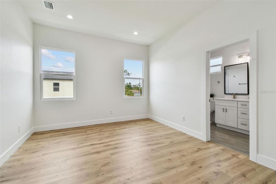 Spacious, unfurnished interior of a new home in , St. Petersburg (Image 20). Spacious, unfurnished interior of a new home in , St. Petersburg (Image 20).