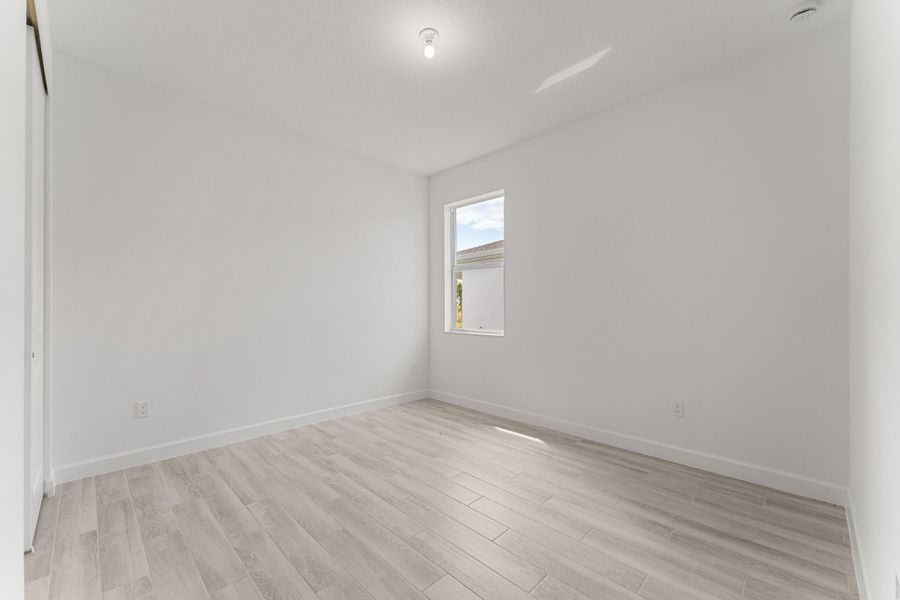 Spacious, unfurnished interior of a new home in Tradition - Kenley, Port St. Lucie (Image 12).