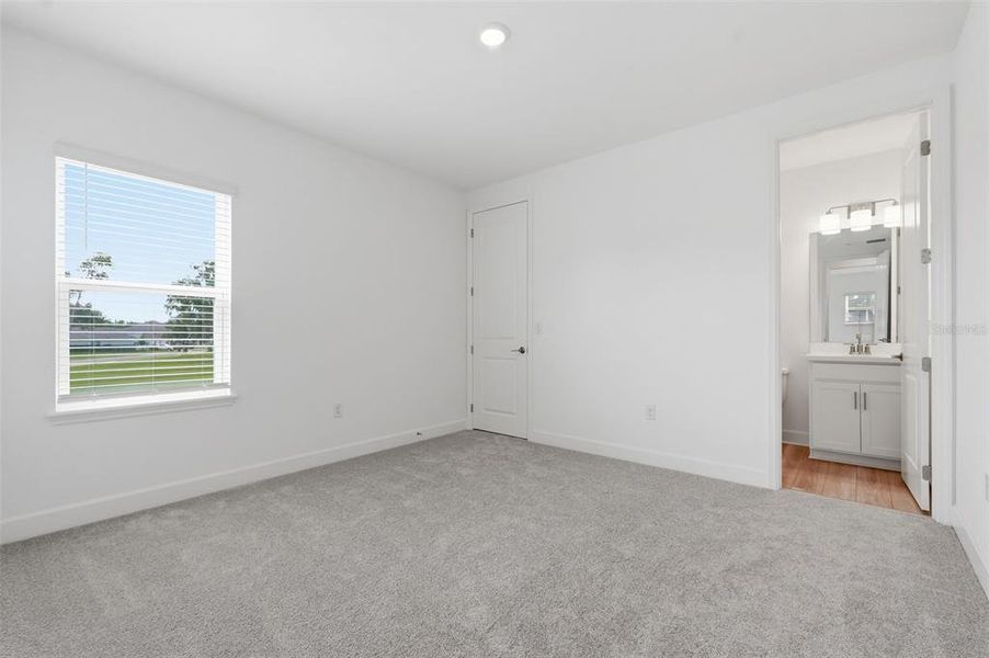 Spacious, unfurnished interior of a new home in , Plant City (Image 44).