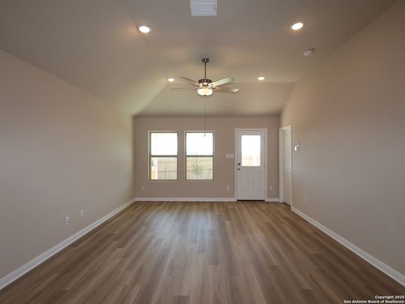Spacious, unfurnished interior of a new home in Paloma Park, Converse (Image 17).