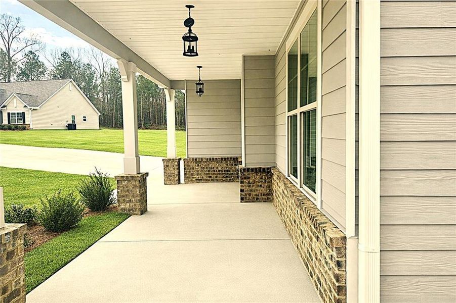 Exterior details and patio area of a home in Waters Edge, Mansfield (Image 3).