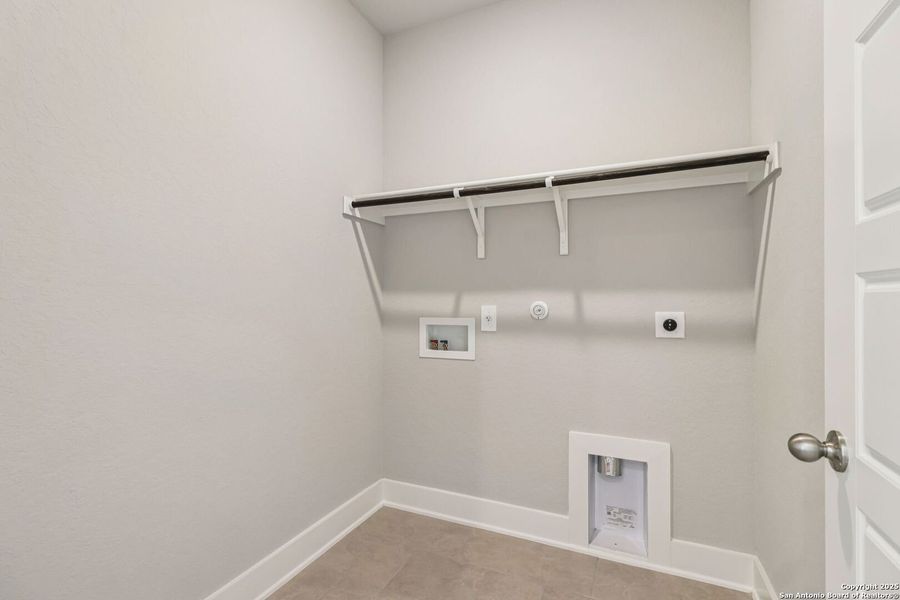 Spacious, unfurnished interior of a new home in Remington Ranch, San Antonio (Image 33). Spacious, unfurnished interior of a new home in Remington Ranch, San Antonio (Image 33).