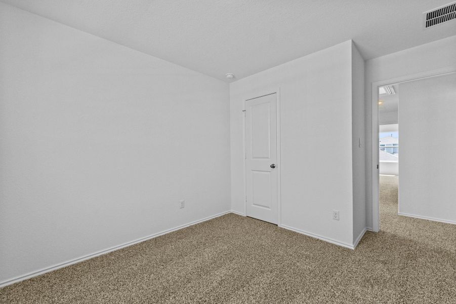 Spacious, unfurnished interior of a new home in Valverde, Bastrop (Image 28).