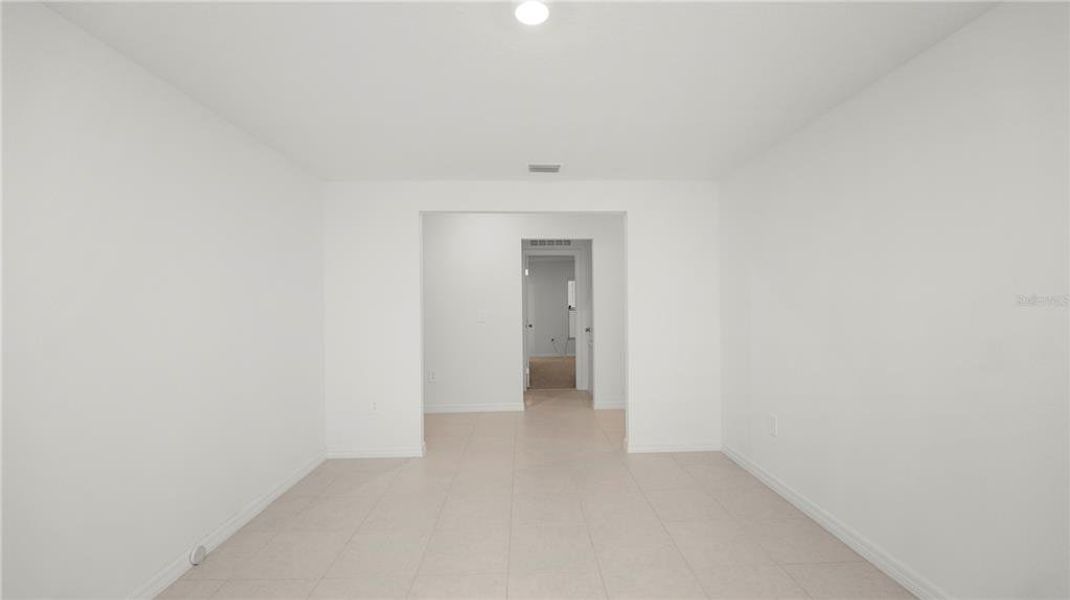 Spacious, unfurnished interior of a new home in Cypress Point at Lake Parker: The Estates, Lakeland (Image 24).