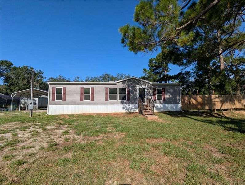 Exterior details and patio area of a home in , Lake Wales (Image 19).