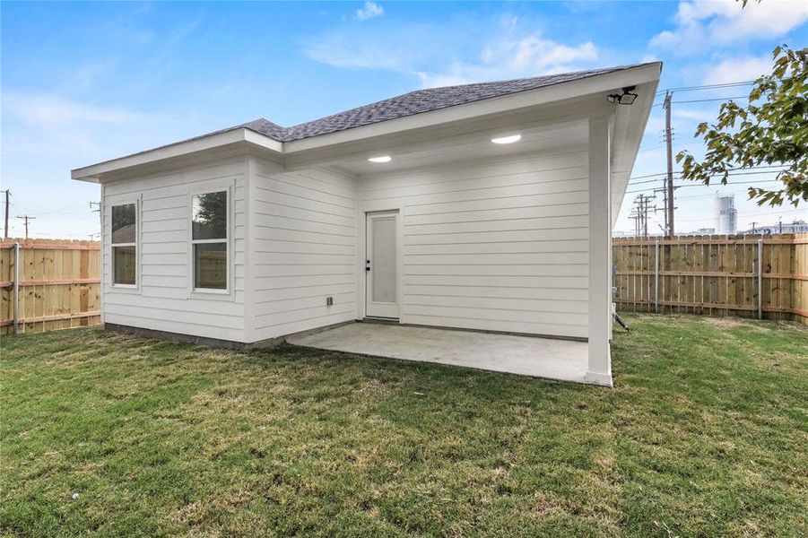 Front exterior of a new home in , Dallas, TX, highlighting curb appeal (Image 14). Front exterior of a new home in , Dallas, TX, highlighting curb appeal (Image 14).