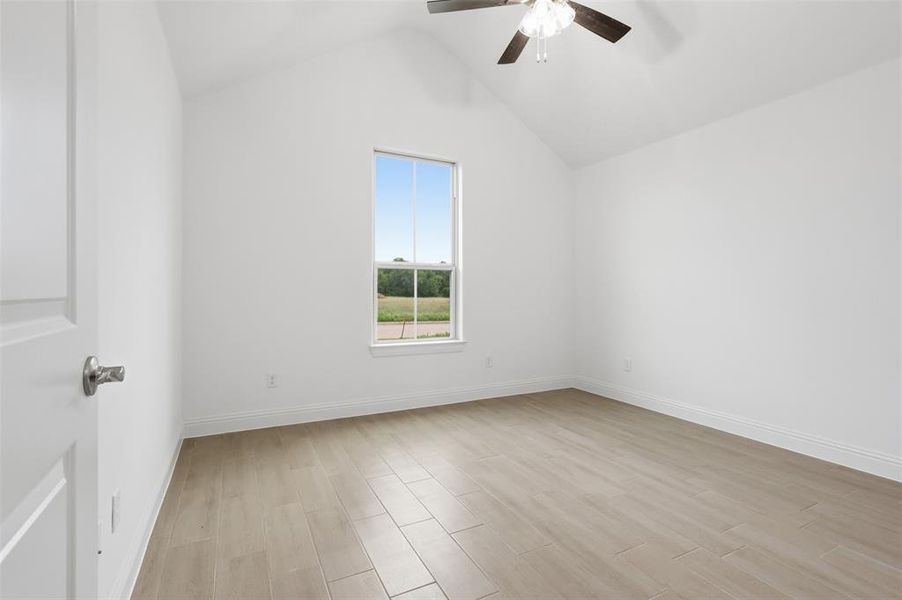 Spacious, unfurnished interior of a new home in , Tolar (Image 26).