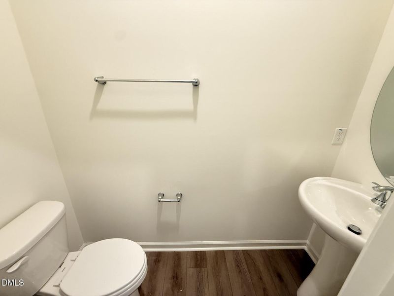 Ar196 8.20 Half Bath