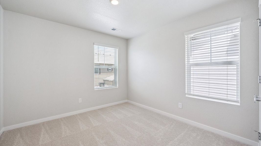 Spacious, unfurnished interior of a new home in Horizon Uptown, Aurora (Image 10).