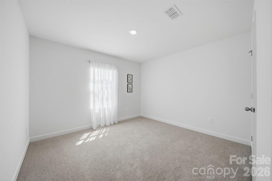 Spacious, unfurnished interior of a new home in Buffalo Ridge, Newton (Image 42).