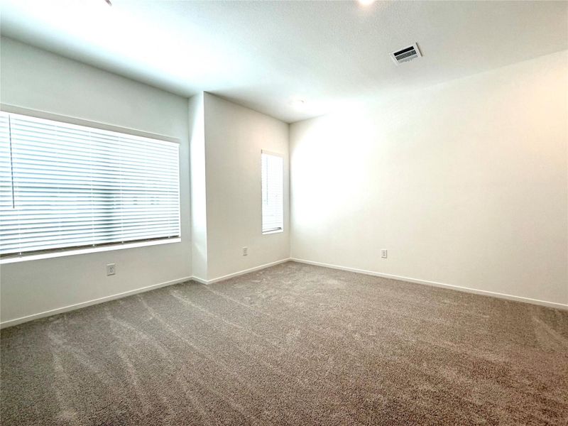 Spacious, unfurnished interior of a new home in Sierra Vista, Rosharon (Image 12).