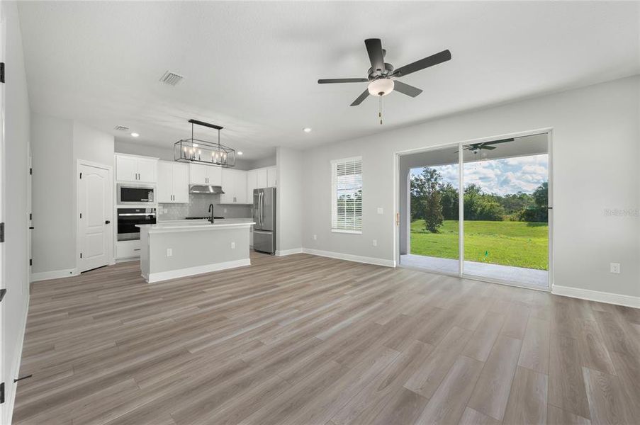 Spacious, unfurnished interior of a new home in Reunion Village, Kissimmee (Image 5).