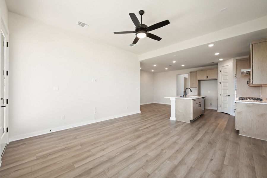 Spacious, unfurnished interior of a new home in Lariat, Liberty Hill (Image 22).