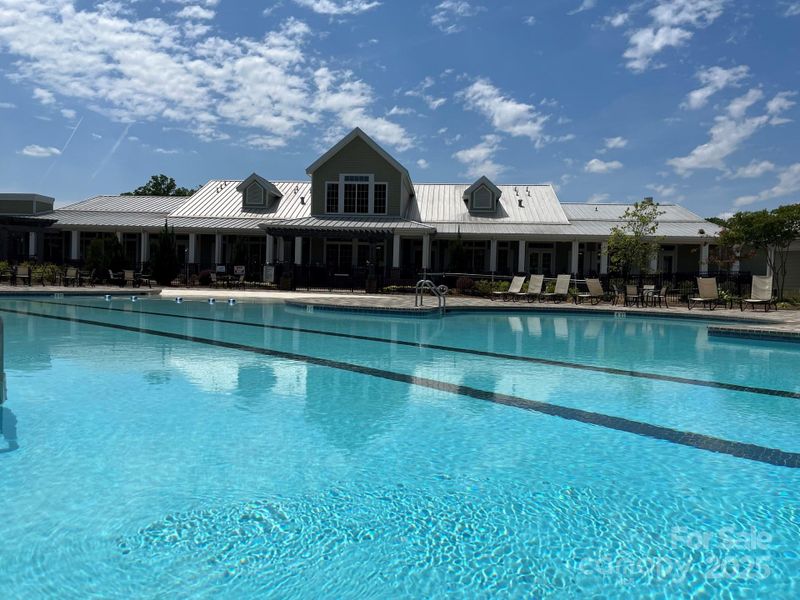 Outdoor Resort-Style Pool