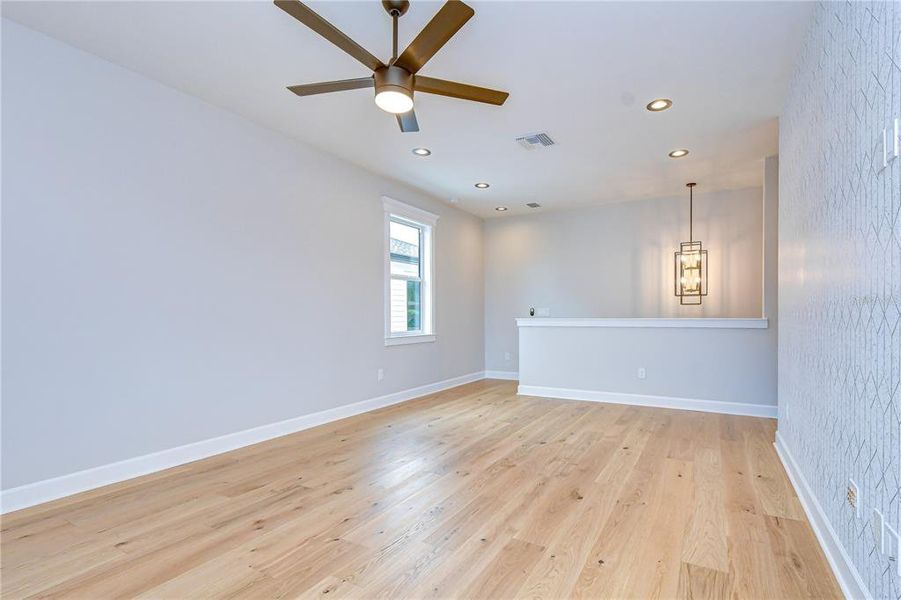 Spacious, unfurnished interior of a new home in , Tampa (Image 40).