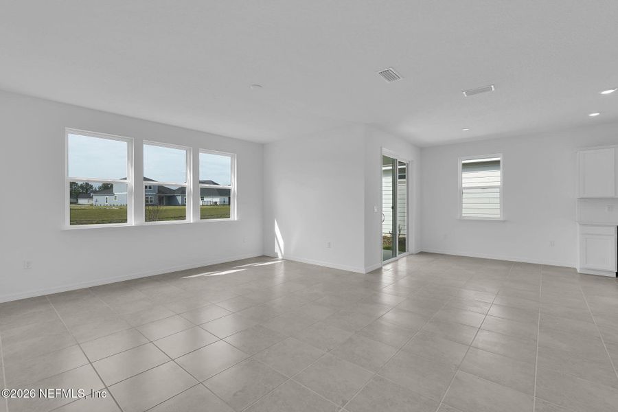 Spacious, unfurnished interior of a new home in Hyland Trail, Green Cove Springs (Image 18).