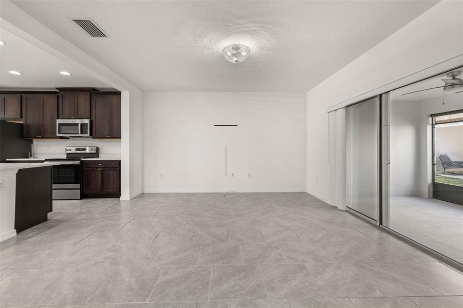 Spacious, unfurnished interior of a new home in , Davenport (Image 24).