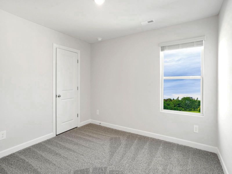 Spacious, unfurnished interior of a new home in Walnut Reserve, Conover (Image 16).